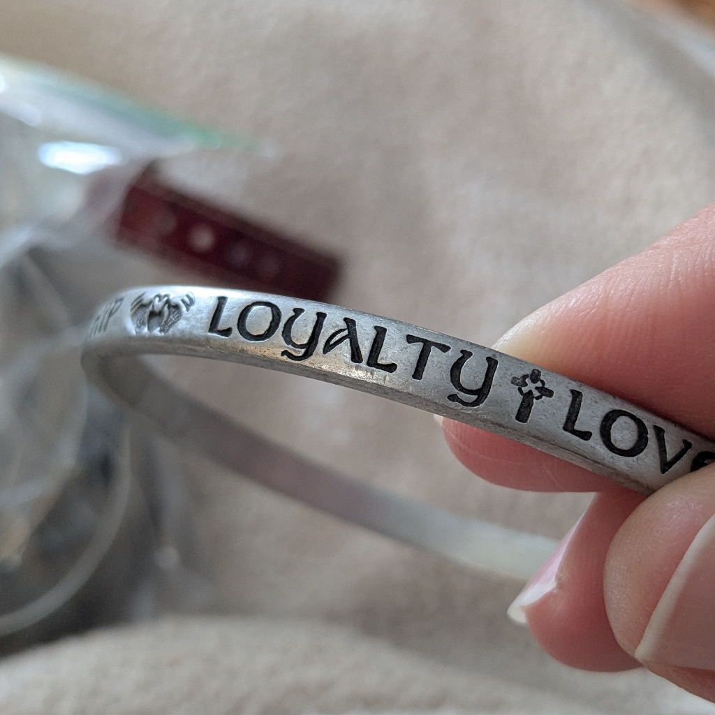 Camco Pewter Bangle Bracelet Friendship, Loyalty, Love - Irish Theme!!